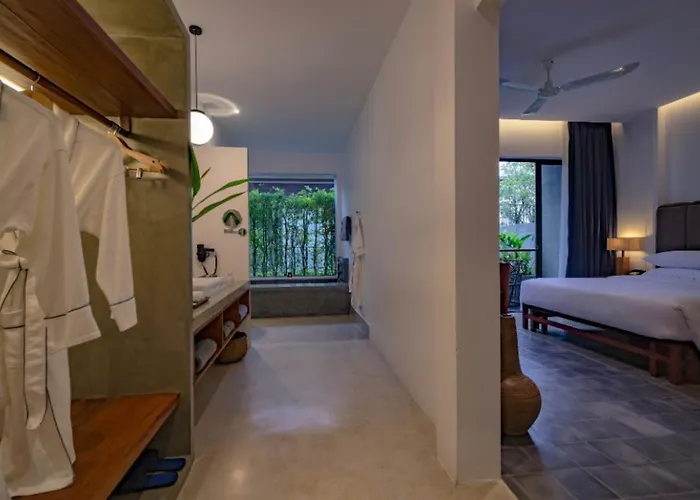 Silver Urban Resort Hotel 4*
